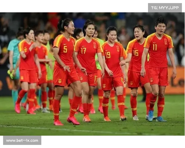 国足后勤组携带300公斤物资,关爱球员健康与生活需求 国足后勤组携带300公斤物资,关爱球员健康与生活需求